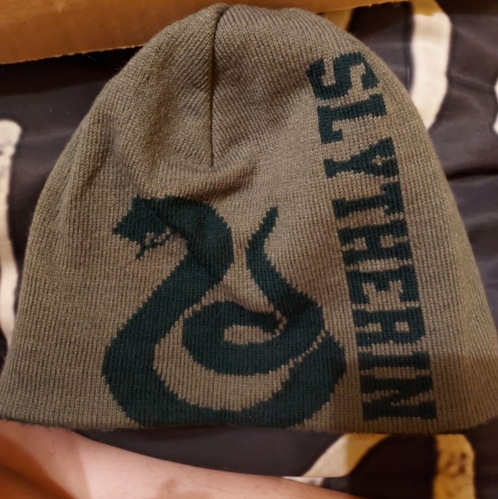 Reversible Slytherin Beanie Harry Potter